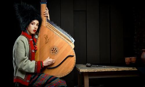 cobza 2 shutterstock 1723100116 jpg