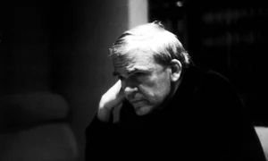 Milan Kundera în 1980 (© Elisa Cabot / Wikimedia Commons)