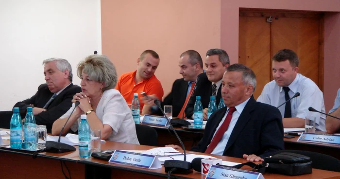 Consilierii locali sunt cei care vor decide dacă votează sau nu bugetul