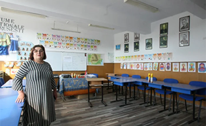 ”Ce om am avut aici!”, spune învăţătoarea Georgeta Chitai, directoarea şcoliiFoto: Mihai Ionescu