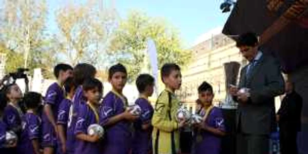 Trofeul UEFA Europa League, expus în Piaţa George Enescu