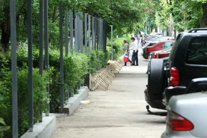 Locuitorii de pe strada Bucovina sunt nemulţumiţi de decizia primăriei FOTO Adevărul