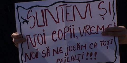 Micuții autiști au mărşăluit pentru reintegrarea în societate