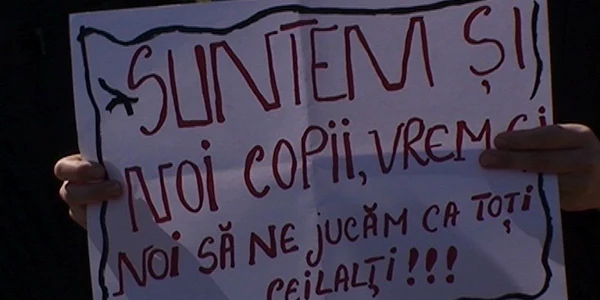 Micuții autiști au mărşăluit pentru reintegrarea în societate