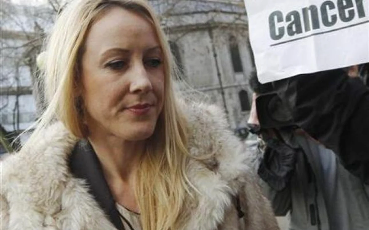
    Sally Roberts, încercând să îşi facă dreptate (FOTO Reuters)  