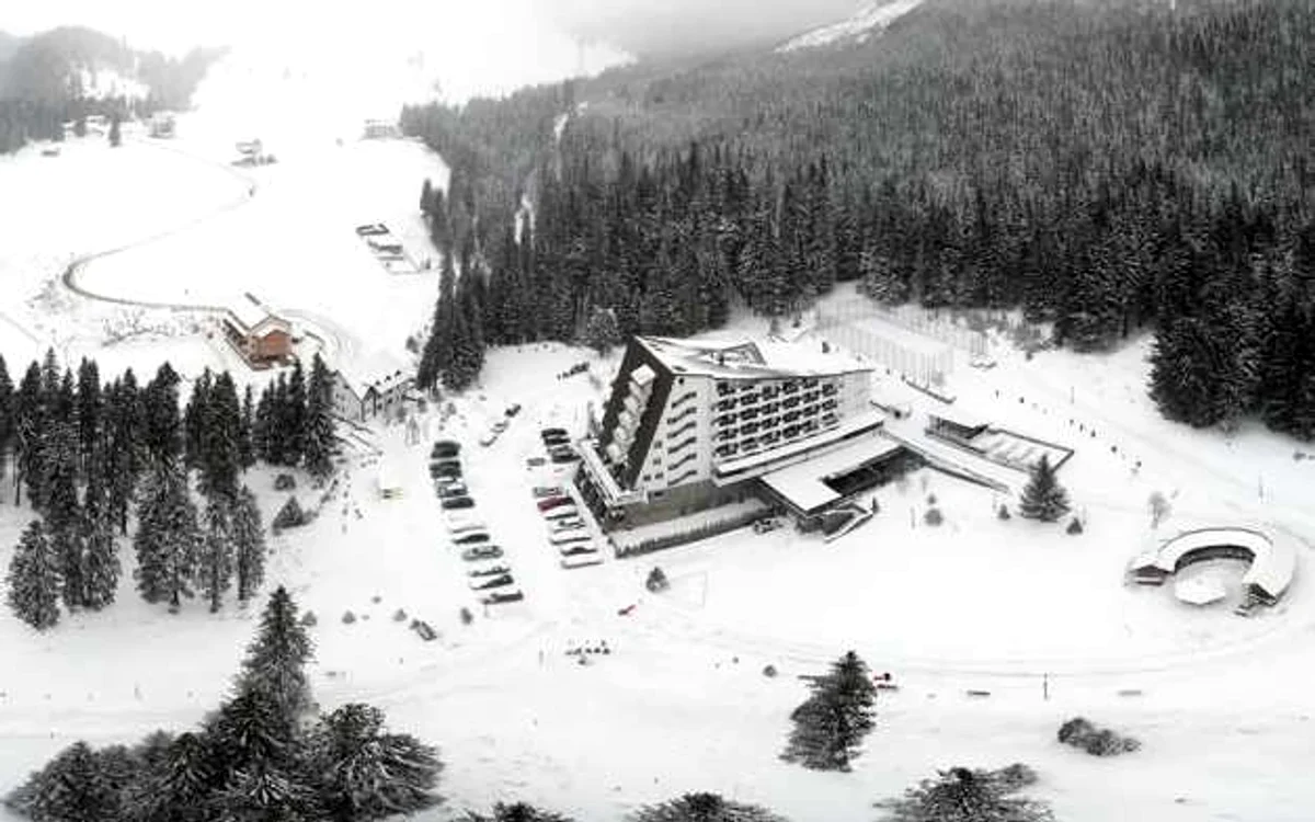 Platoul Padina, Hotel Peştera. FOTO: Facebook