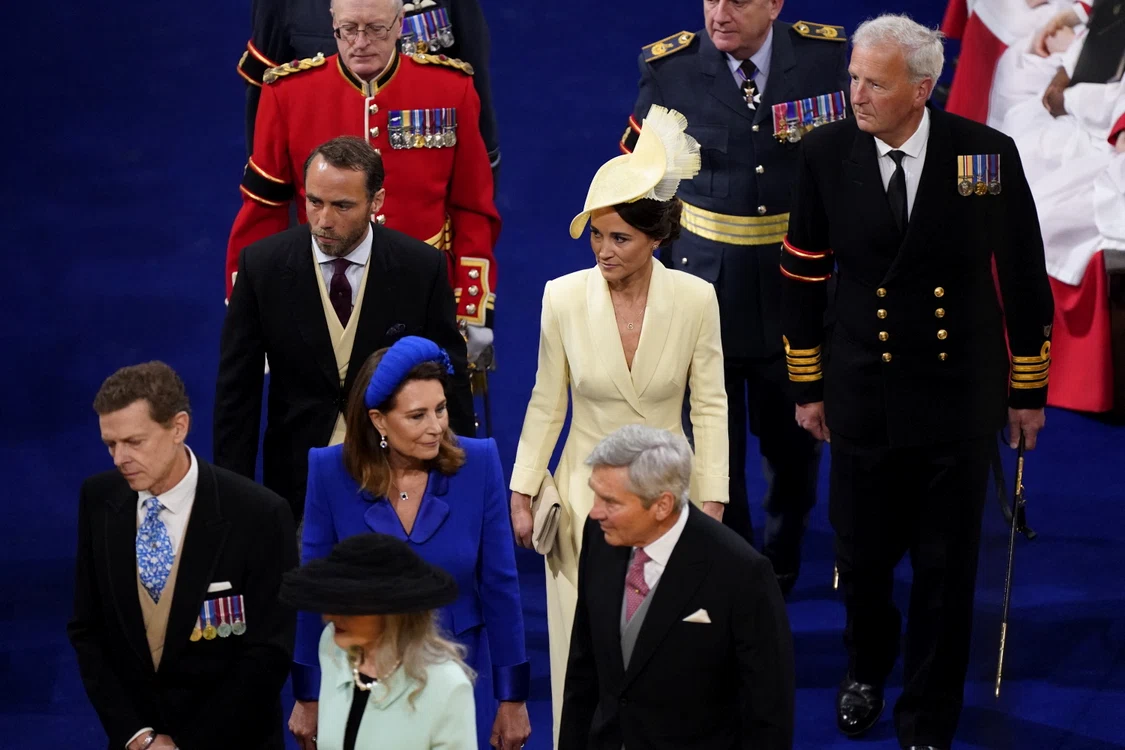 James Middleton, Pippa Middleton, Carole Middleton, Michael Middleton la Incoronare GettyImages 1252775877 jpg