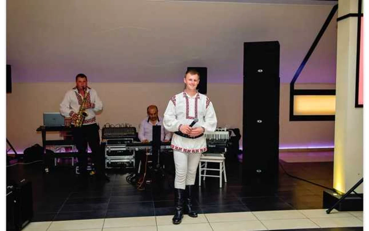 Adrian participă la diferite spectacole FOTO arhivă personală