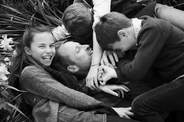 Prințul William cu copiii George, Charlotte, Louis foto Instagram 2 jpg