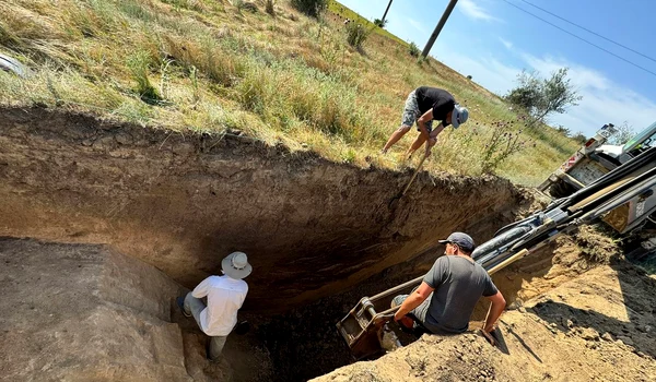 Cercetare arheologică la fortificația Valul lui Traian de Jos (© Facebook / Agenția Națională Arheologică)