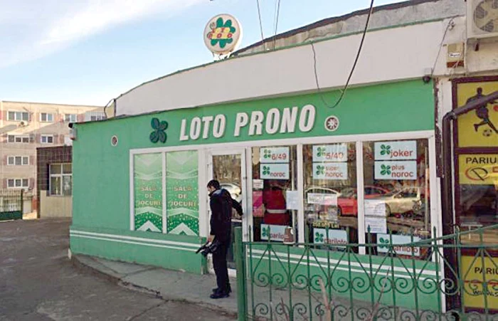 Aceasta este agenţia Loto unde s-a vândut biletul câştigătorFoto: replicaonline.ro