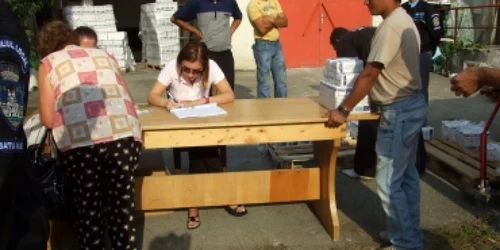 Satu Mare: Şomerii sunt aşteptaţi să îşi ridice ajutorul de făină