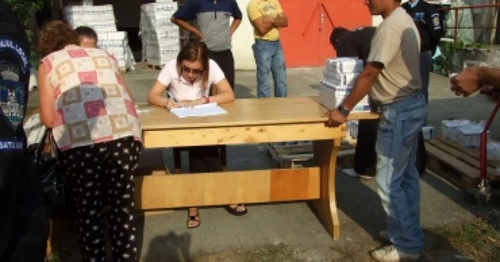 Satu Mare: Şomerii sunt aşteptaţi să îşi ridice ajutorul de făină