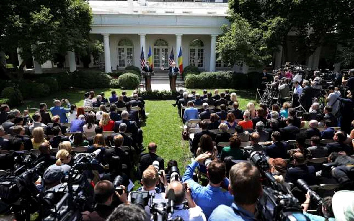 Conferiţa comună de presă a preşedinţilor Iohannis şi Trump pe peluza Casei Albe
