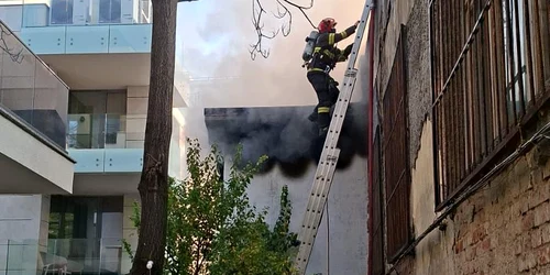 Incendiu la o casă din Sector 2