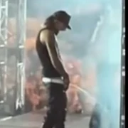 Ian urinând pe scena captură video social media jpg