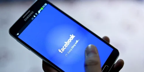 Facebook sigla telefon FOTO EPA-EFE