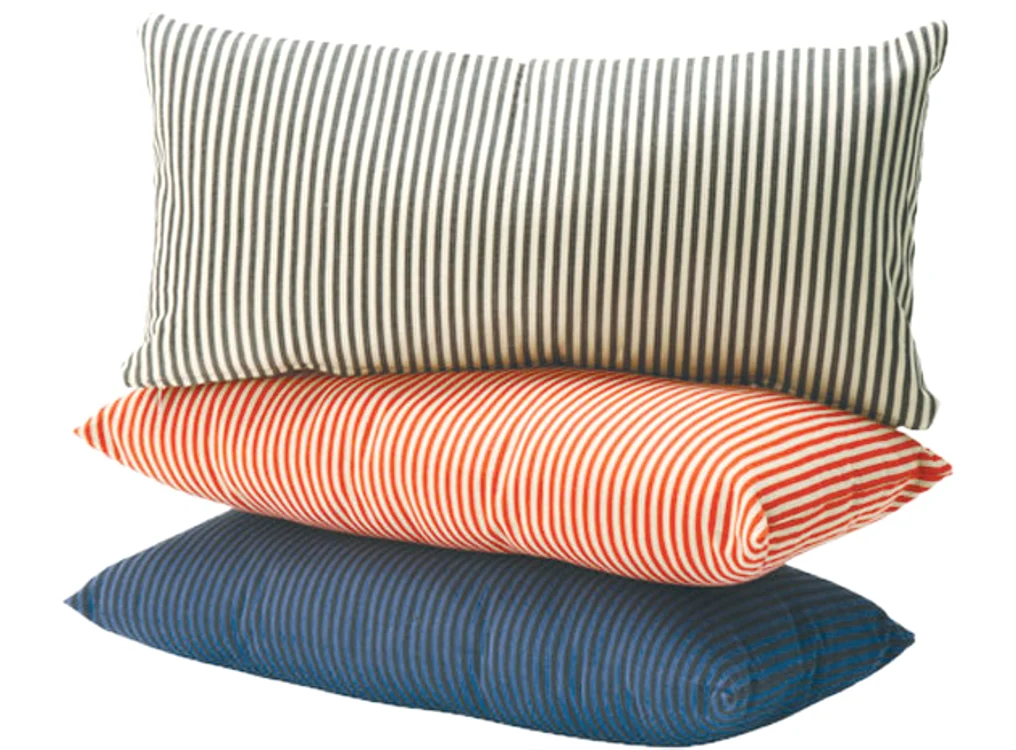 Perne decorative cu  huse detaşabile,  34,9 lei, la IKEA