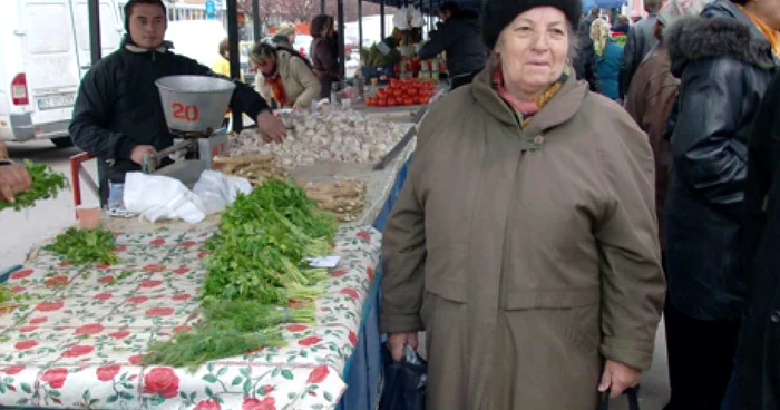 Măriuţa Costin este una dintre vrâncencele care ţin Postul Crăciunului şi se arată dezamăgită de preţurile din piaţă 