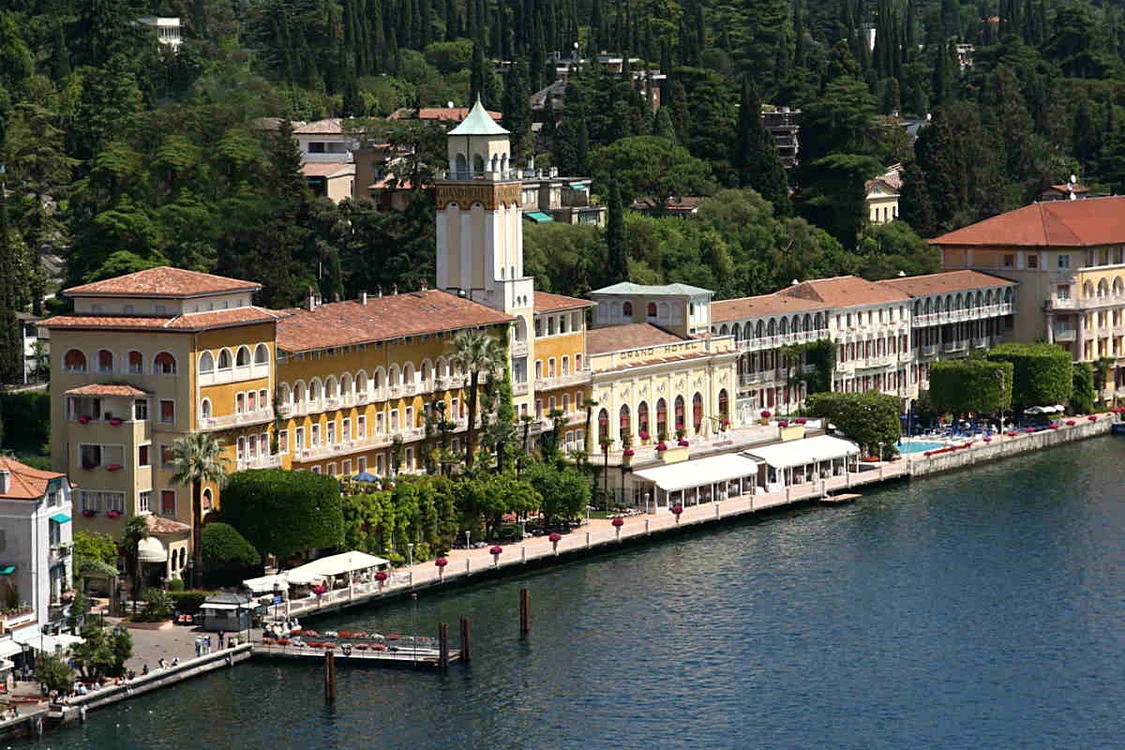 Hotelul Gardone are 167 de camere și o priveliște de vis către lacul Garda FOTO arhivă Adevărul