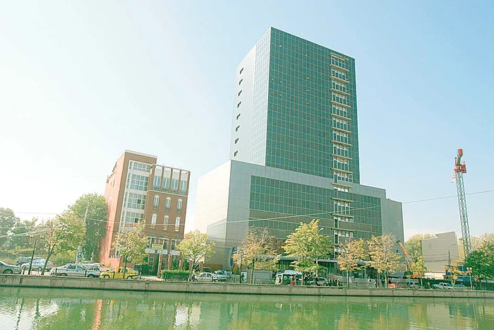 
    Primăria Capitalei s-a mutat  acum trei ani în sediul  din Splaiul Independenţei  