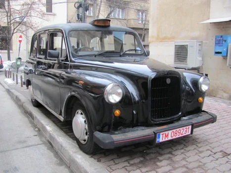 Un "Black cabs" londonez pe străzile din Timişoara Foto