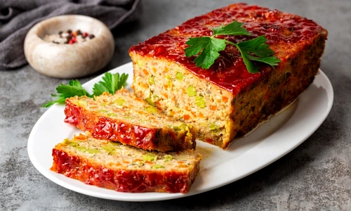 Terina de pasare cu legume  Sursa foto shutterstock 2396483309 jpg