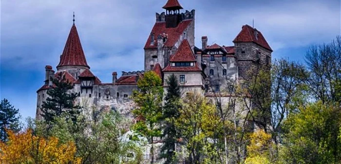 Castelul Bran a devenit celebru, însă, după ce scriitorul Bram Stocker l-a conturat, în cărţile sale de ficţiune, pe vampirul Dracula. FOTO The Telegraph