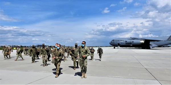 Primii 70 de militari români au revenit sâmbătă din Afganistan. Foto Bianca Neagu/Mapn