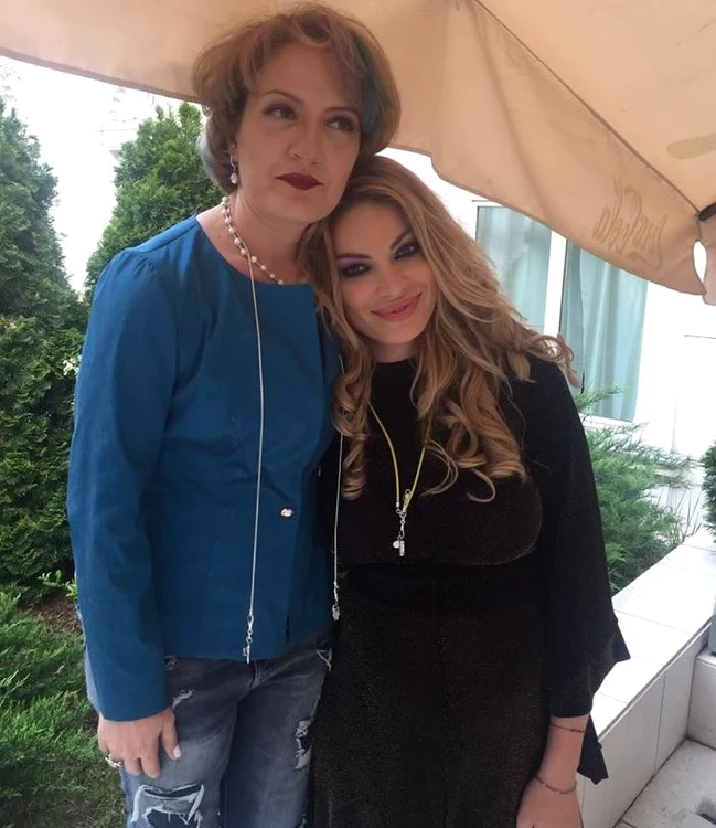 Valentina Pelinel a încercat extensiile de păr