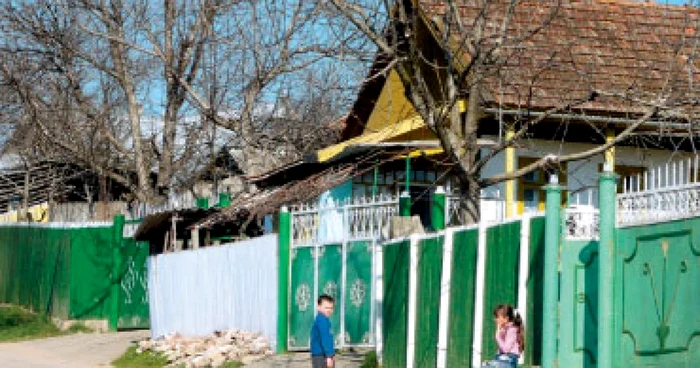 Basarabia pierde câte un sat, la două luni