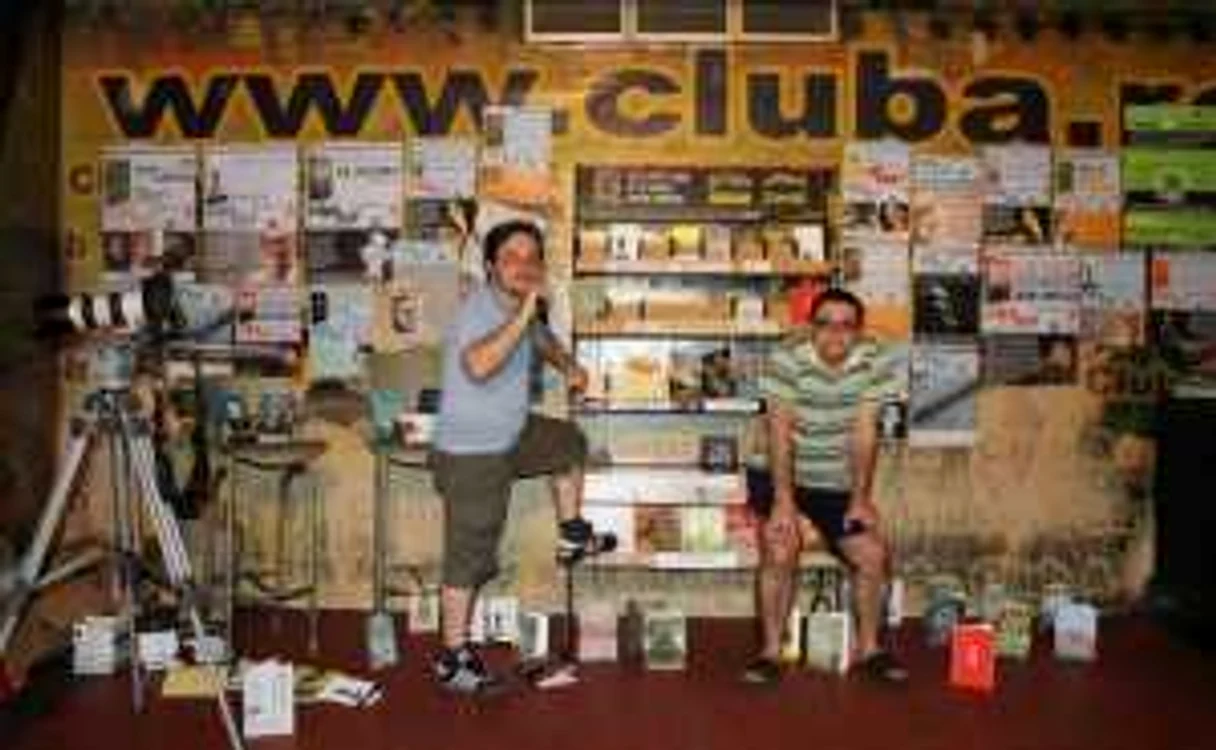 Un Cristian şi Victor Jalbă-Şoimaru organizează pe 26 iulie, în Club A, ediţia a XIII-a a Festivalului lunar al Editurii "Casa de pariuri literare".   FOTO: pagina de facebook  Un Cristian