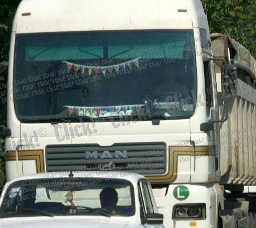 
    Autotrenul a luat foc pe A3, la kilometrul 37. (Foto arhivă)  