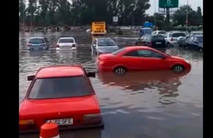 Parcarea Kaufland din centrul oraşului Slobozia FOTO Facebook/ Andi Cârlan