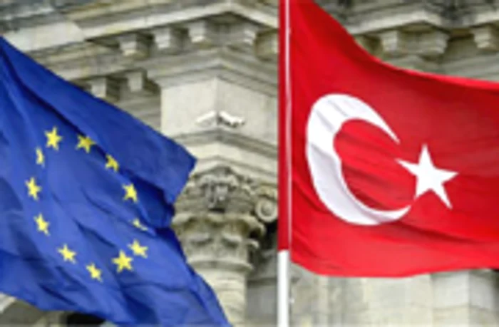 Steagurile Uniunii Europene şi Turciei