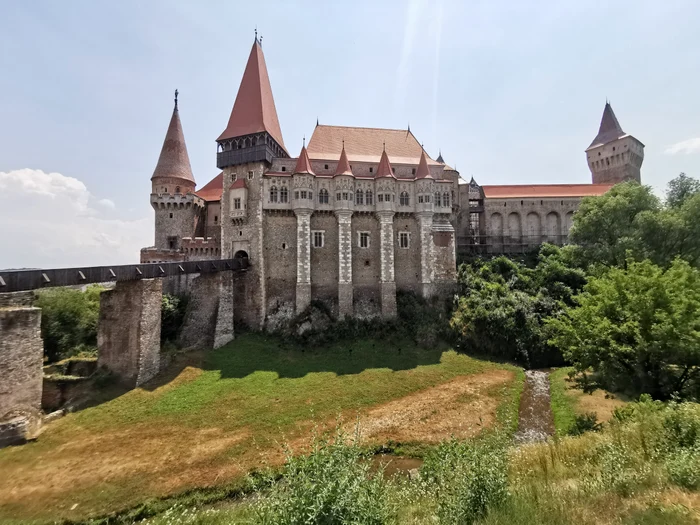 Celebra fortăreață din Hunedoara și-a recăpătat strălucirea Foto: adevarul.ro