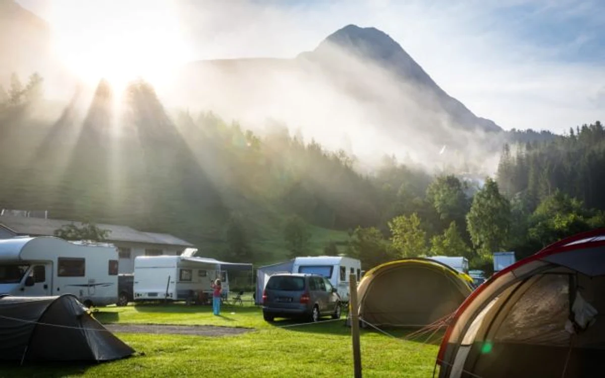 Rulota şi cortul vor fi esenţiale pentru a continua turismul FOTO Shutterstock