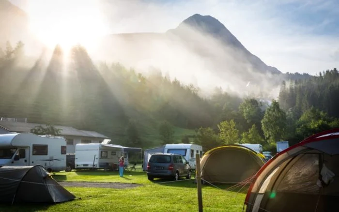 Rulota şi cortul vor fi esenţiale pentru a continua turismul FOTO Shutterstock