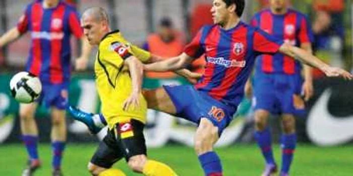 Bourceanu (galben) va fi coleg cu Cristi Tănase foarte curând    