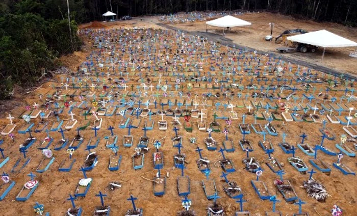 Imagini din cimitirul Nossa Senhora Aparecida din Manau, oraș din regiunea Amazonasfoto: AFP
