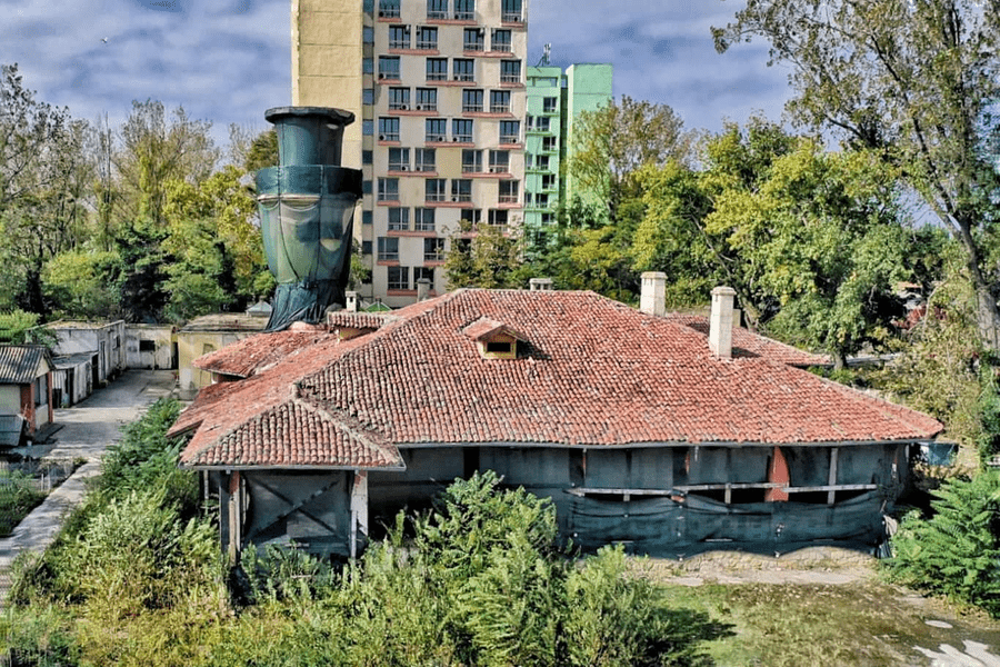 Complexul Bar Orient Mamaia a ajuns o ruină. Demersurile pentru ca fostul pavilion regal să devină monument istoric
