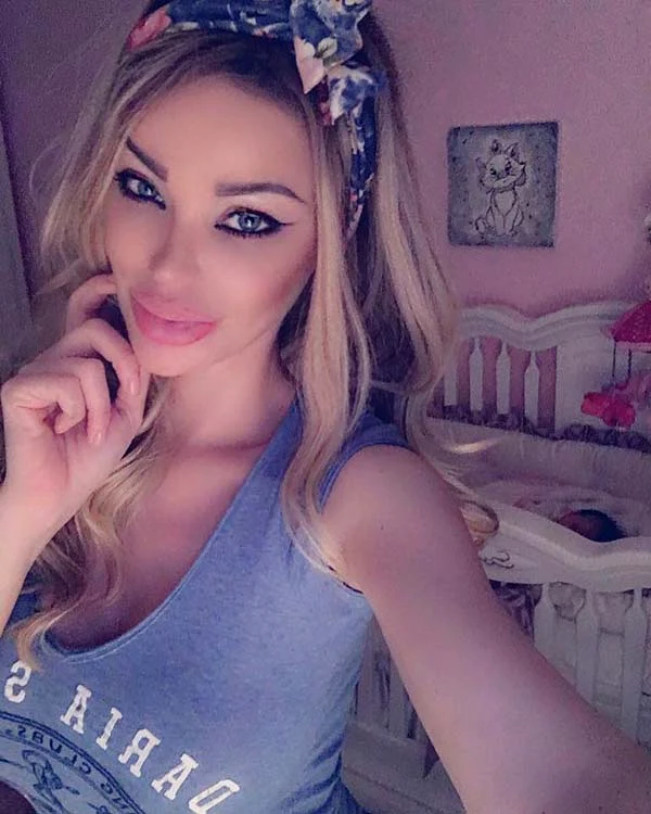 
    Bianca și Victor au devenit părinții unei fetițeFOTO: Arhiva personală  