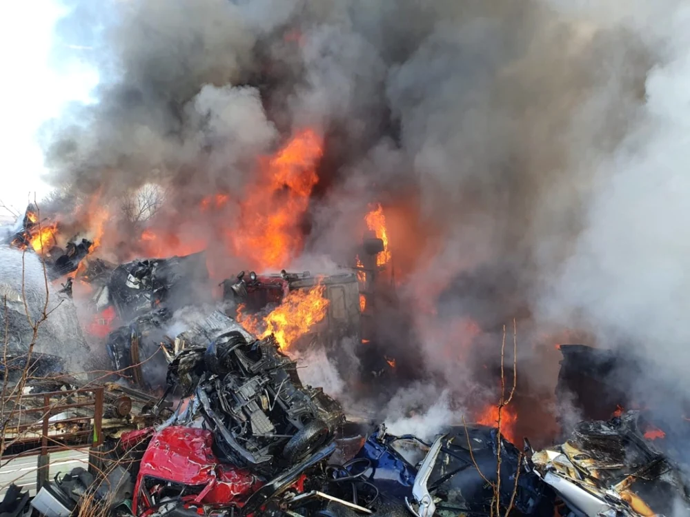 Scânteile produse de un flex au generat incendiul FOTO ISU Neamţ