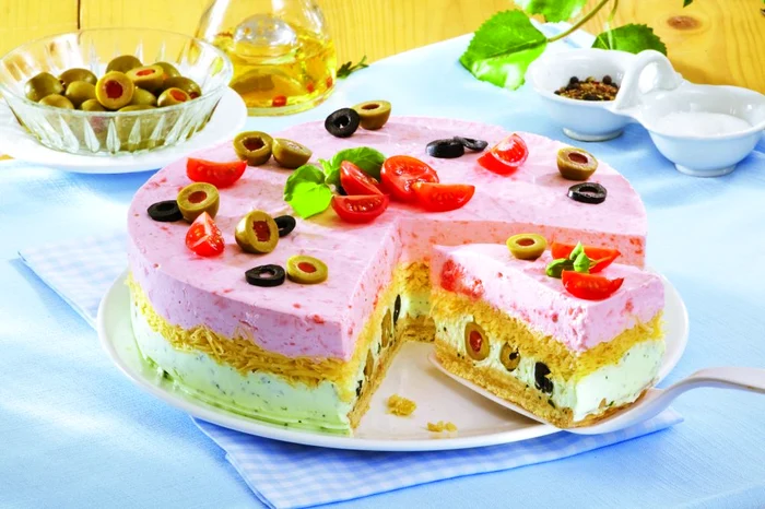 tort aperitiv branza masline somon jpeg