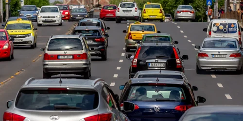 Mașini in trafic în București - poluare - aglomeratie FOTO Shutterstock