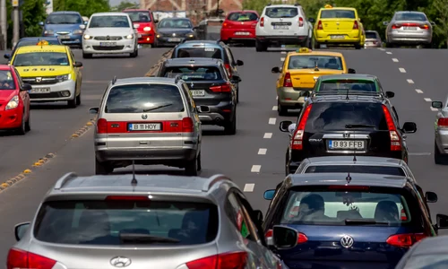 Mașini in trafic în București - poluare - aglomeratie FOTO Shutterstock