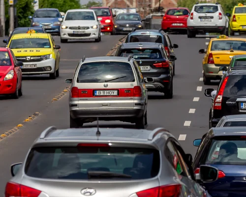 Mașini in trafic în București - poluare - aglomeratie FOTO Shutterstock