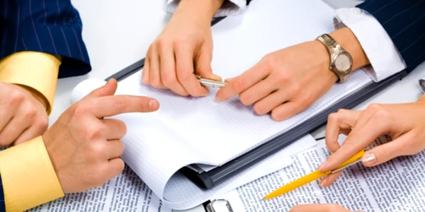 Externalizarea unor servicii de back-office este una dintre măsurile pe care companiile de asigurări le-ar putea lua pentru reducerea costurilor FOTO SHUTTERSTOCK