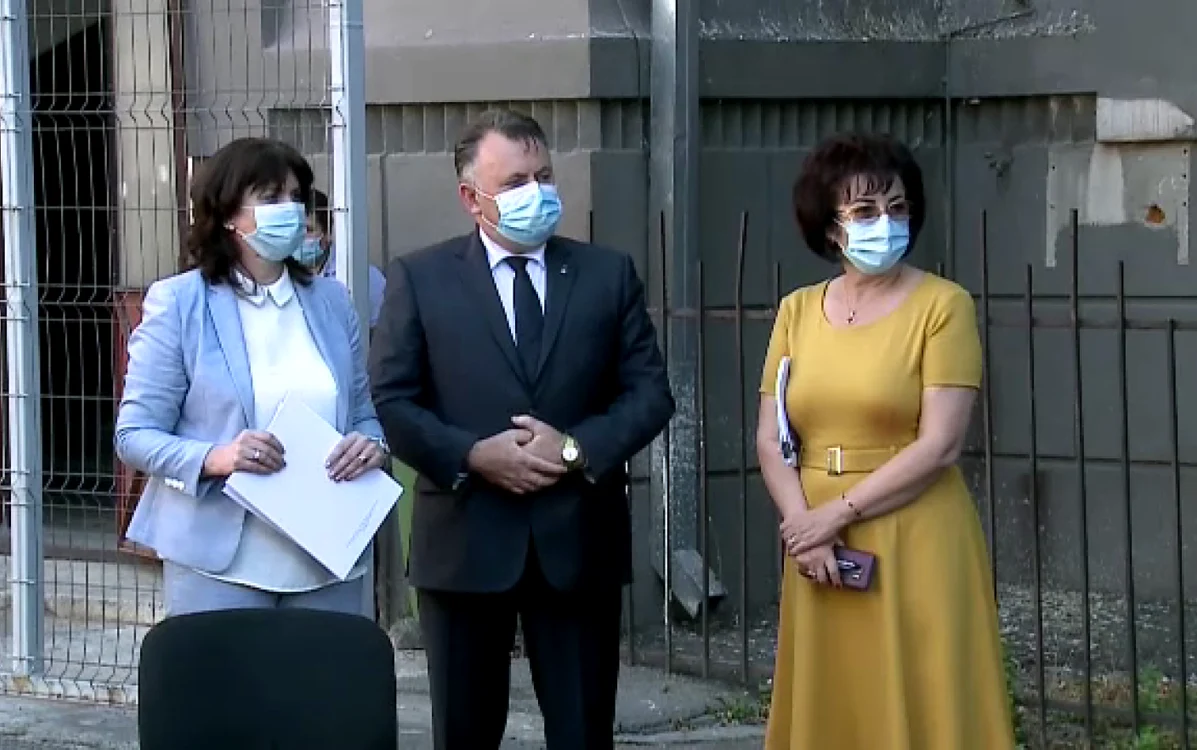Ministrul Educației, Monica Anisie, și ministrul Sănătății, Nelu Tătaru, au susținut o conferință de presă comună despre începerea anului școlar 2020-2021