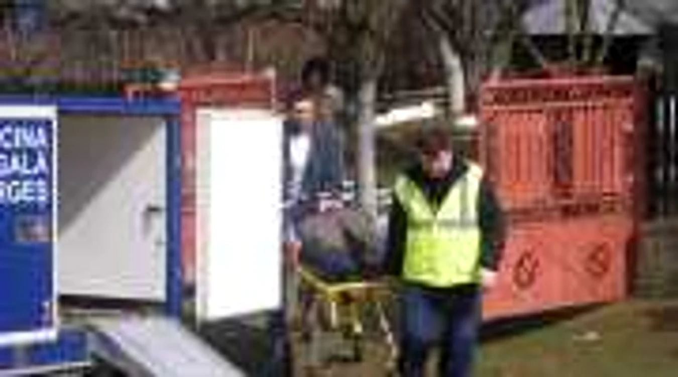 Bărbatul s-a prăbuşit de la înălţimea de patru metri